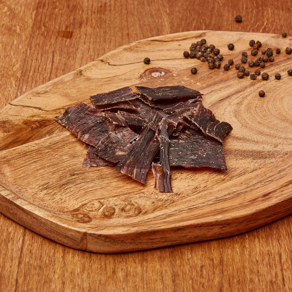 Geräuchertes Bio Beef Jerky Classic ganiert mit Pfeffer